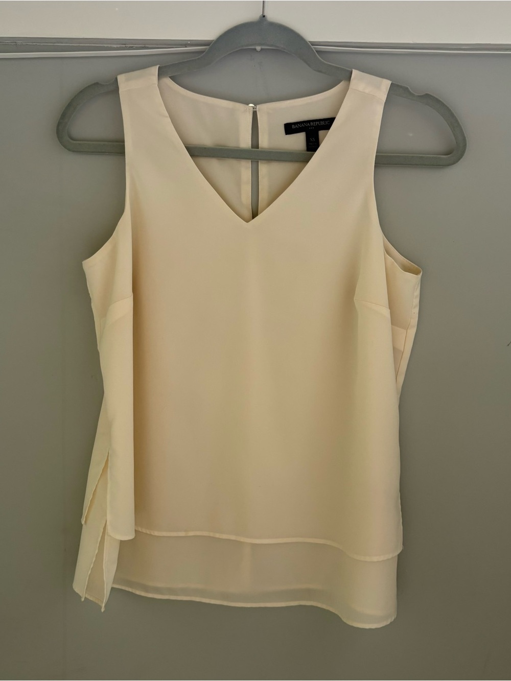 Banana Republic Ivory V-Neck Sleeveless Layered Camisole